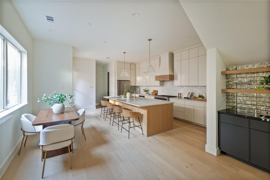 6002 La Vista Drive