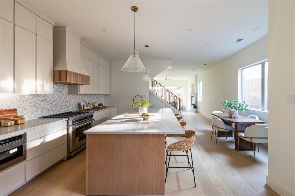 6002 La Vista Drive