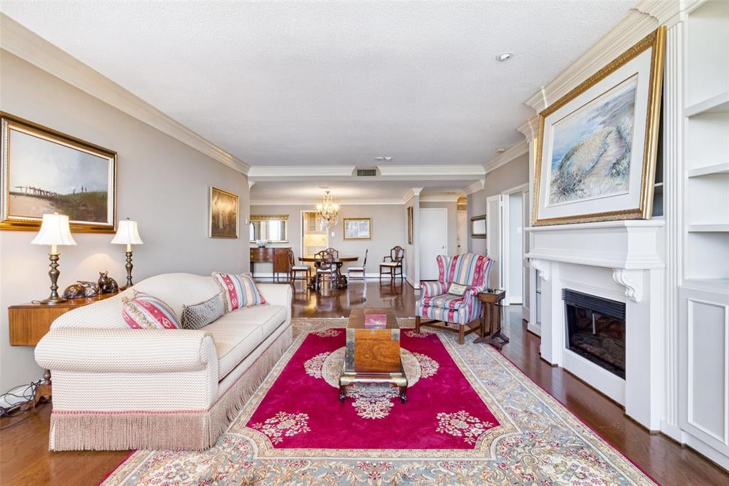 6335 W Northwest Highway 1517