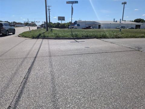 6200 Huddleston Street Haltom City TX 76137