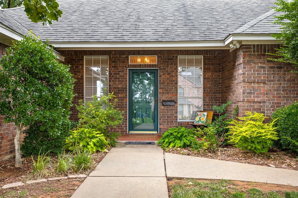 2100 Deer Run