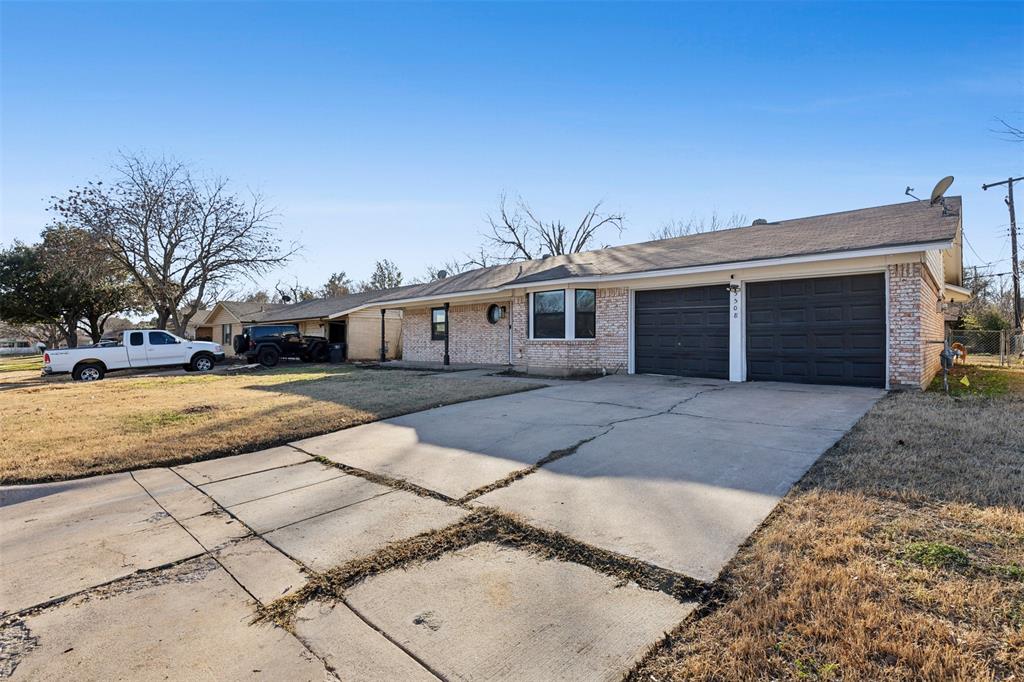 Fort Worth, Texas 76133, United States, 3 Bedrooms Bedrooms, ,2 BathroomsBathrooms,Residential,Pending,8544