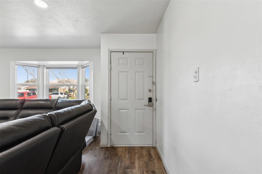 Fort Worth, Texas 76133, United States, 3 Bedrooms Bedrooms, ,2 BathroomsBathrooms,Residential,Pending,8544