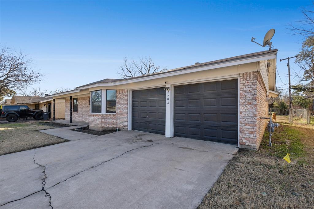 Fort Worth, Texas 76133, United States, 3 Bedrooms Bedrooms, ,2 BathroomsBathrooms,Residential,Pending,8544