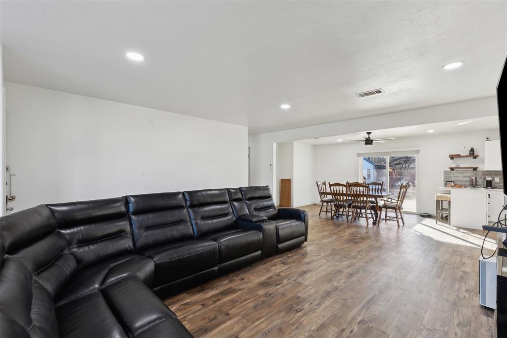 Fort Worth, Texas 76133, United States, 3 Bedrooms Bedrooms, ,2 BathroomsBathrooms,Residential,Pending,8544