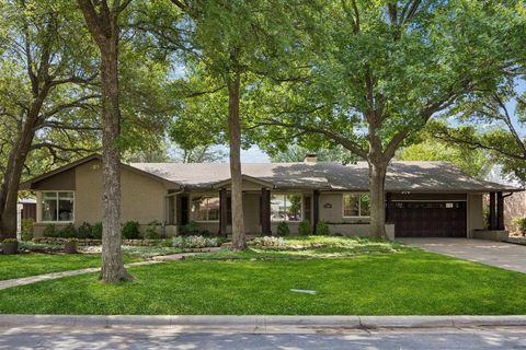 Photo of 630 Mayrant Drive, Dallas, TX 75224 (MLS # 21285180)