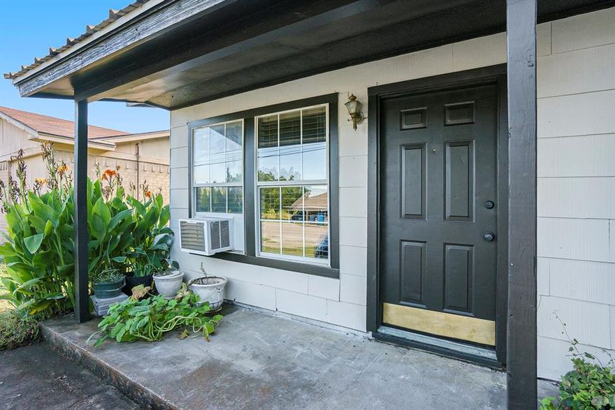 Great starter or retirement home with lots of room for expansion on the lot. The same family has owned, cherished, and cared for this home for over 20 years and now it can be yours. Three bedrooms with a fourth room that can be used as a flex space, office, or playroom this gem offers plenty of opportunities. With a large lot you have plenty of backyard space for adding on to the house, building a shop, second dwelling, or anything else you can imagine this property has lots of potential.