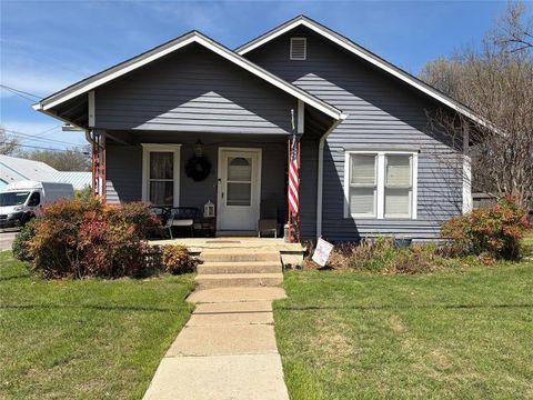 Photo of 810 W Lamar Street, McKinney, TX 75069 (MLS # 21213652)