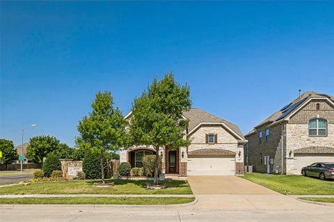 Photo of 801 Feathering Way, Plano, TX 75074 (MLS # 21372863)