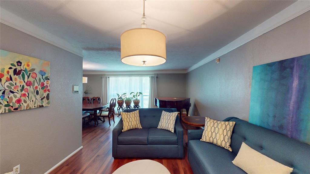 1407 Woodridge Circle