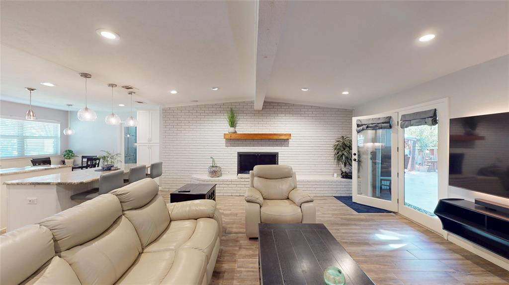 1407 Woodridge Circle