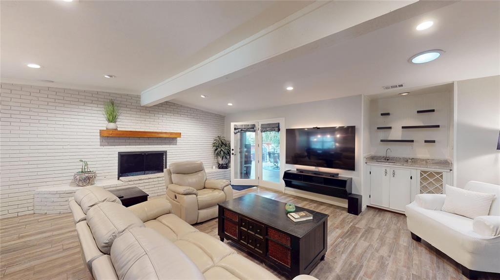 1407 Woodridge Circle