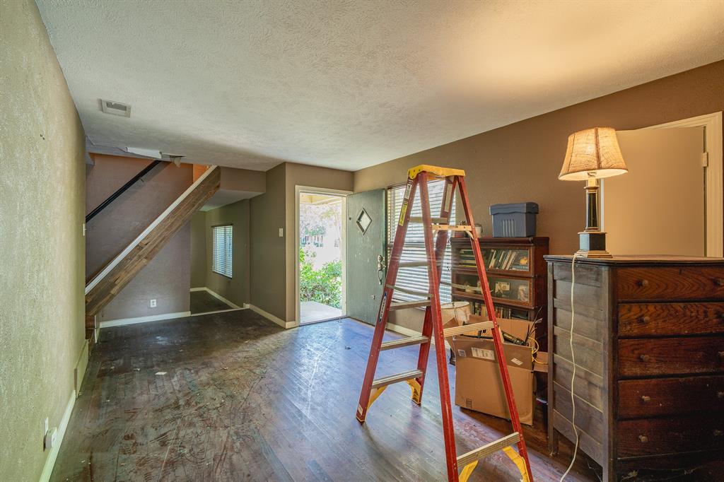 10115 Northlake Drive