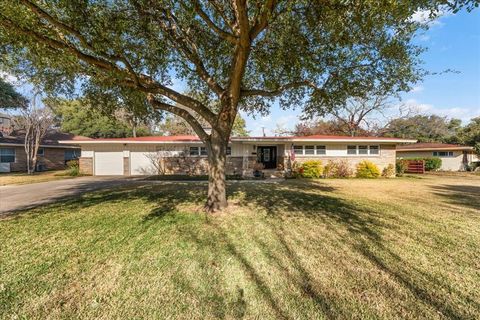 4612 Holiday Lane W North Richland Hills TX 76180