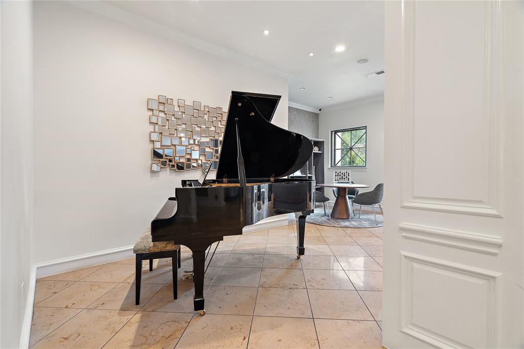 Rienzi at Turtle Creek - Residential Lease