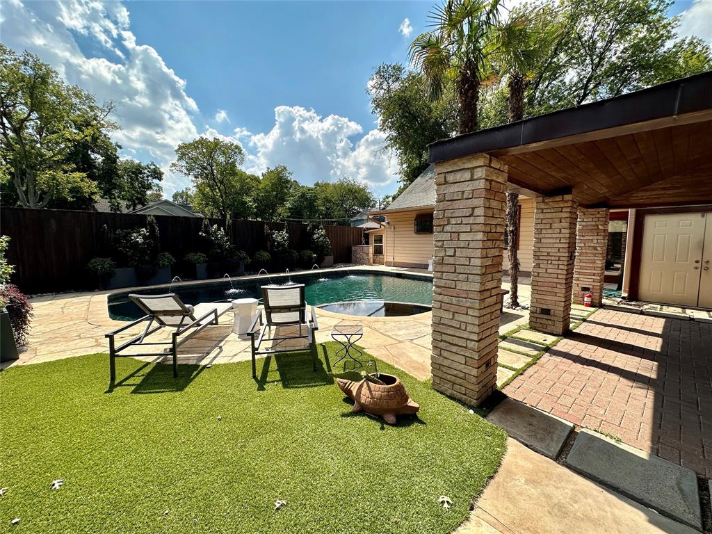 3848 Shorecrest Drive