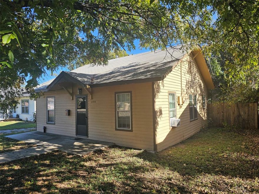 This cozy home in quiet neighborhood is the perfect starter home or investment property.  The huge 24' X 24' carport with alley access provides for ample covered parking.  Large fully-fenced backyard is awaiting family gatherings. Recently leveled foundation with transferable warranty! Call for your tour today!
