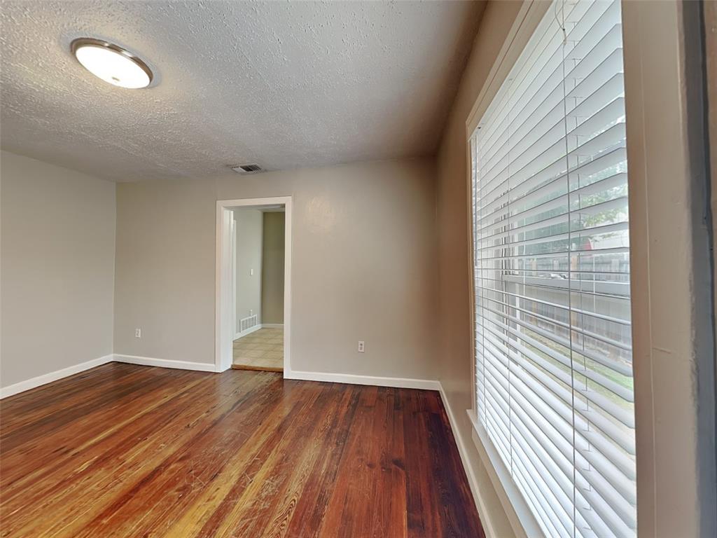 Ross Ave Annex 01 - Residential Lease