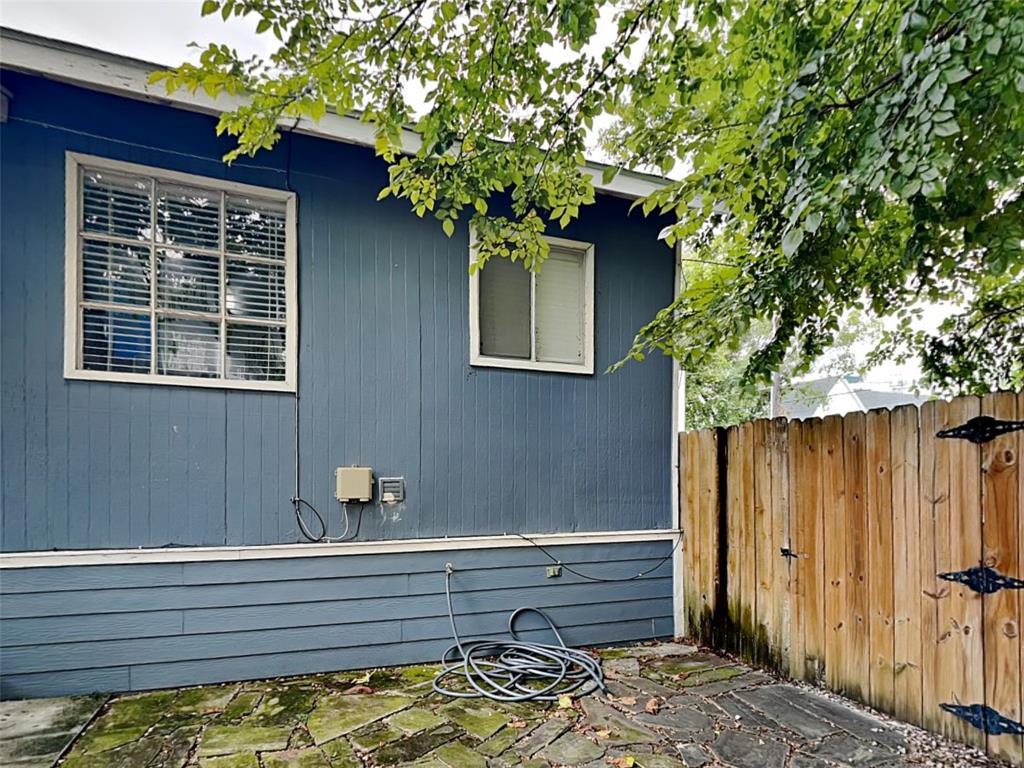 Ross Ave Annex 01 - Residential Lease