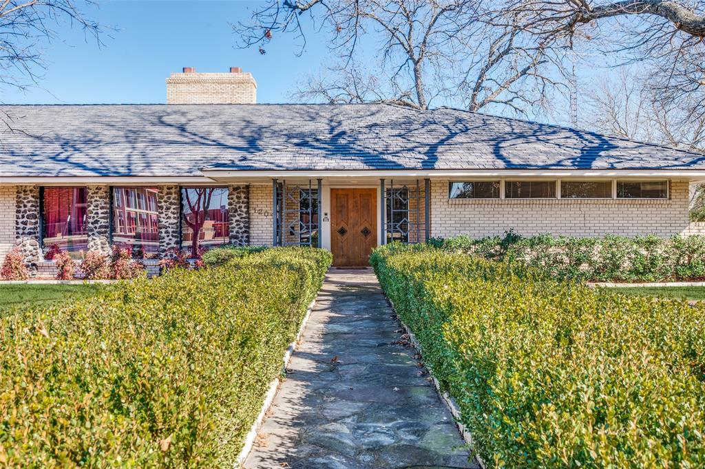 1202 S Lindsay Street