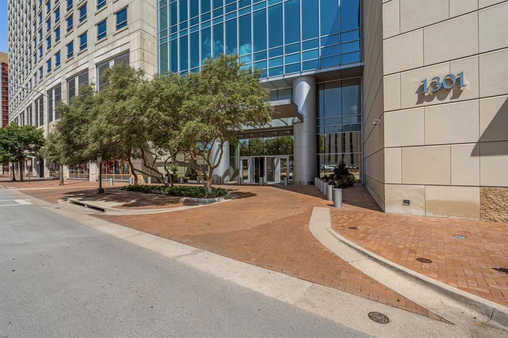 1301 Throckmorton Street 2402