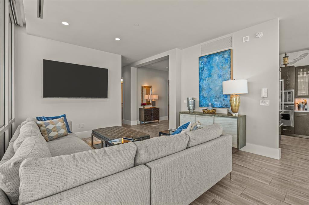 1301 Throckmorton Residences - Residential