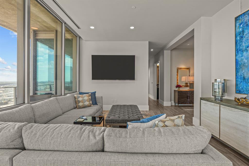 1301 Throckmorton Residences - Residential