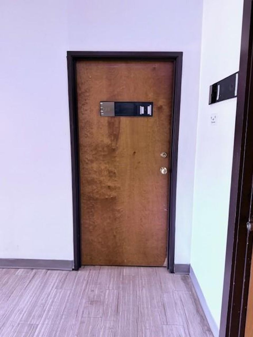 Now available: 650 square feet of open-concept office space—ideal for creative professionals, startups, or small businesses seeking a flexible and functional workspace. The suite features an efficient layout with excellent natural light and a welcoming atmosphere.

Suite Features:

650 SF open floor plan

Flexible layout for desks, workstations, or collaborative space

Bright interior with windows

Convenient location within professional building

Ideal for creative, tech, or service-based businesses

24hr access with on-site parking available

Located in a well-maintained property with easy access to nearby amenities and public transit.

Available now. Contact listing agent for details or to schedule a showing.