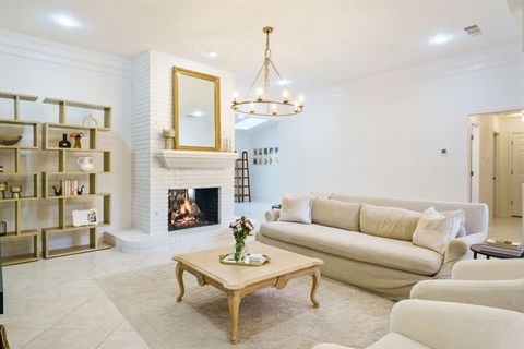 1929 Shadow Trail Plano TX 75075