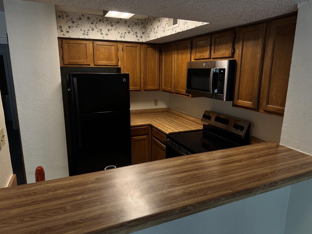 Arlington Oaks Condo - Residential