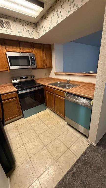 Arlington Oaks Condo - Residential