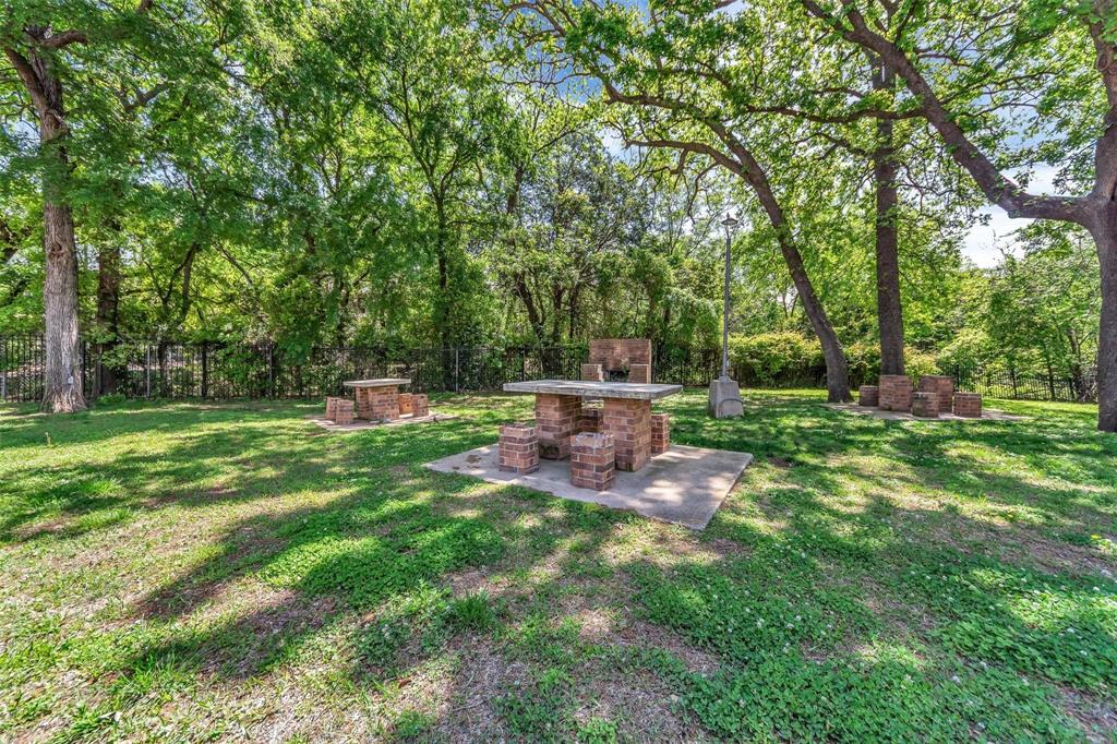 Arlington Oaks Condo - Residential