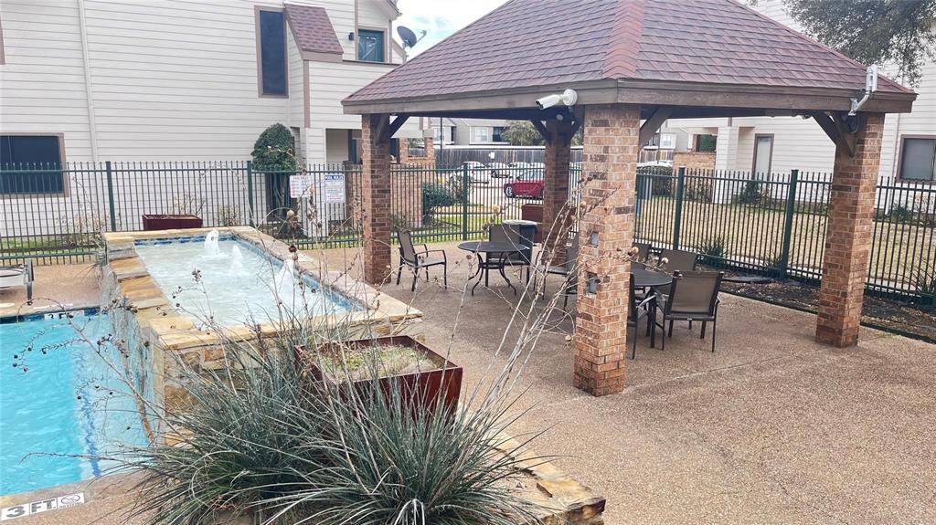 Arlington Oaks Condo - Residential