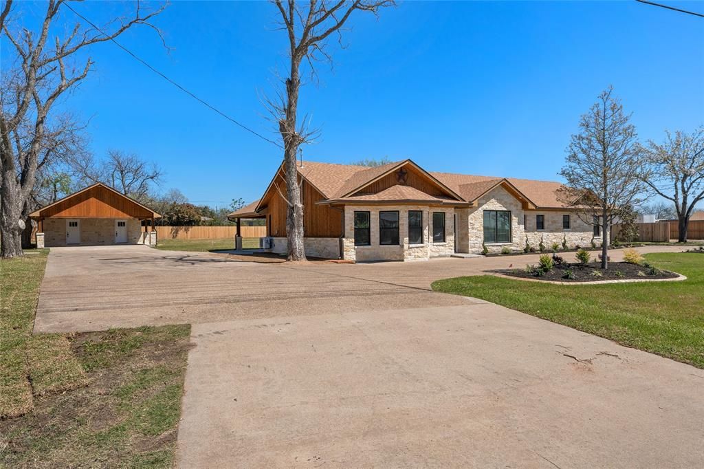 Photo of 1404 S Robinson Drive, Robinson, TX 76706 (MLS # 21215143)