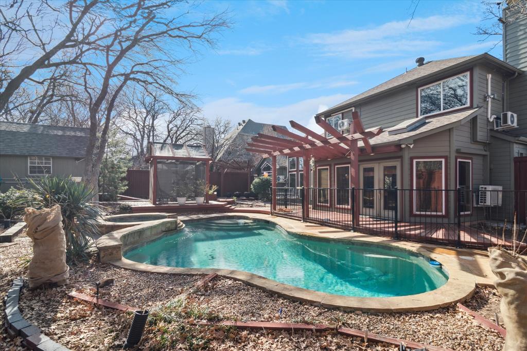 1521 Bayberry Street