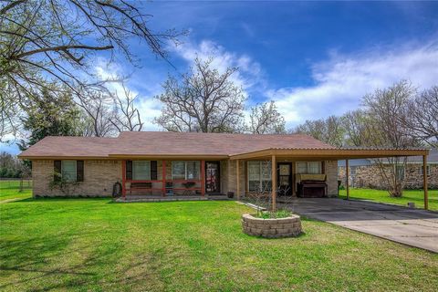 Photo of 650 Forrester Street, Greenville, TX 75401 (MLS # 21214841)