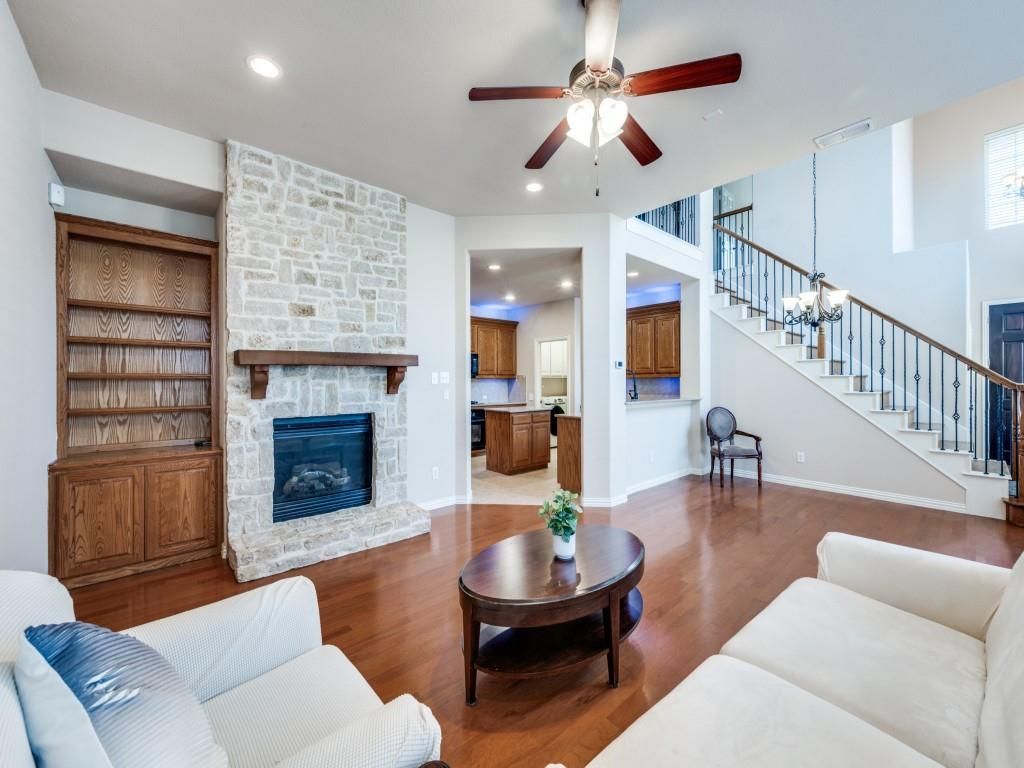 Photo of 1333 Cog Hill Drive, Fort Worth, TX 76120 (MLS # 21207302)