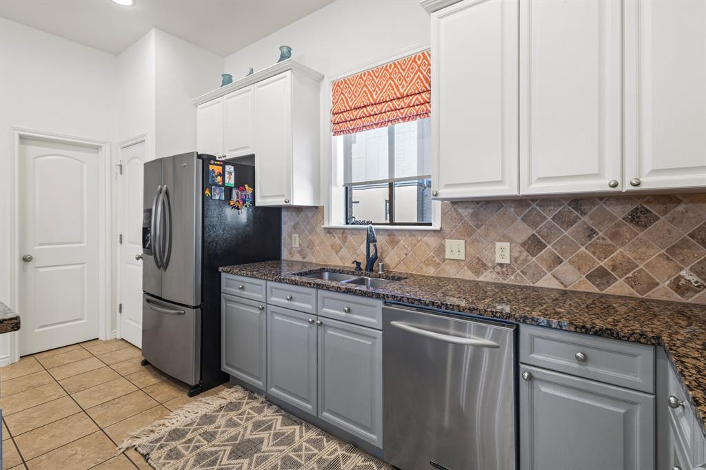 Citta Twnhms Condos - Residential