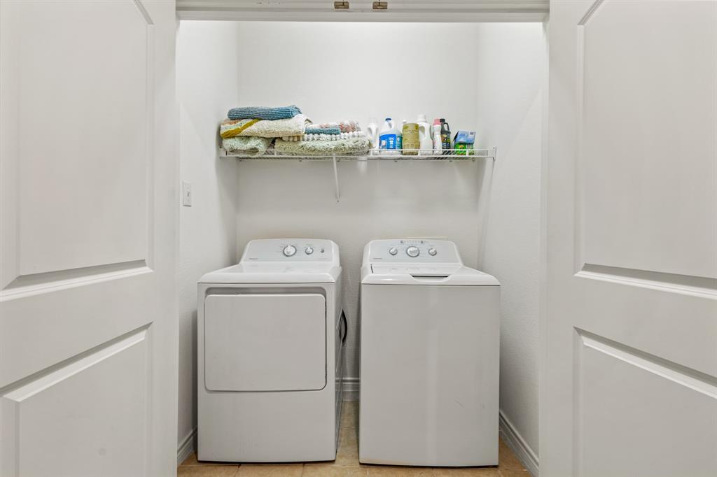 Citta Twnhms Condos - Residential