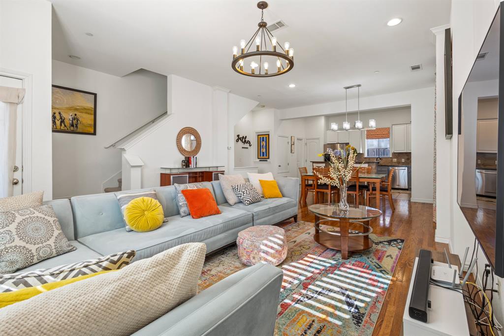 Citta Twnhms Condos - Residential