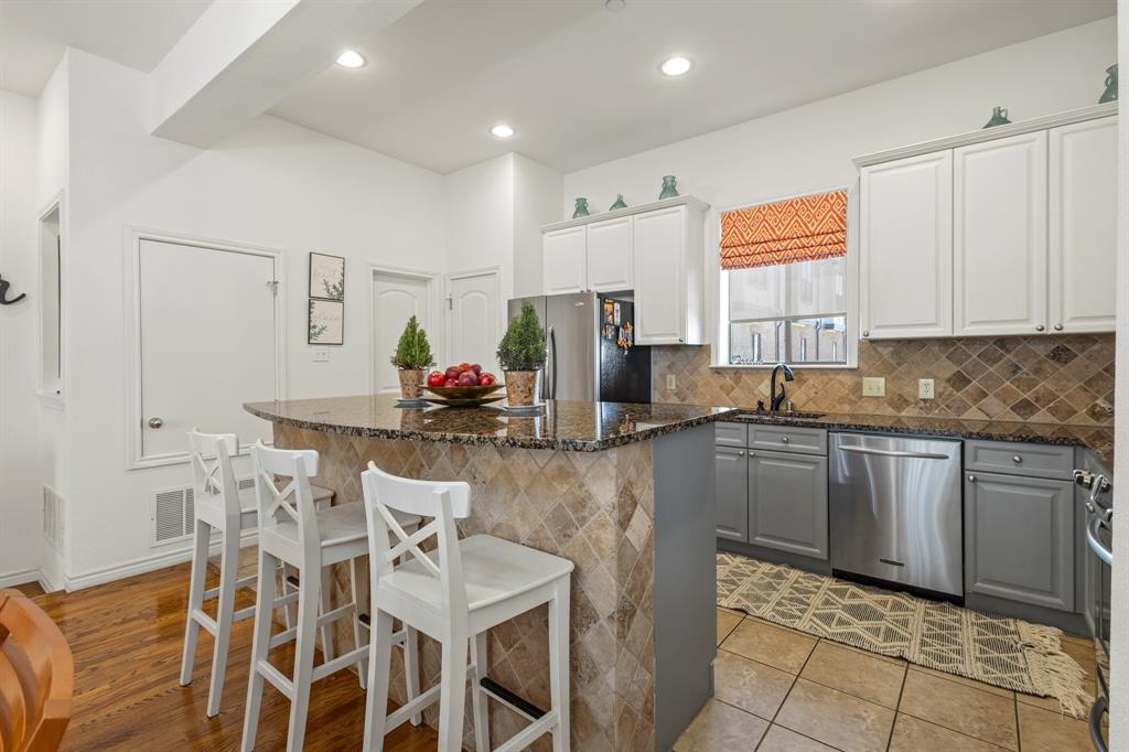 Citta Twnhms Condos - Residential