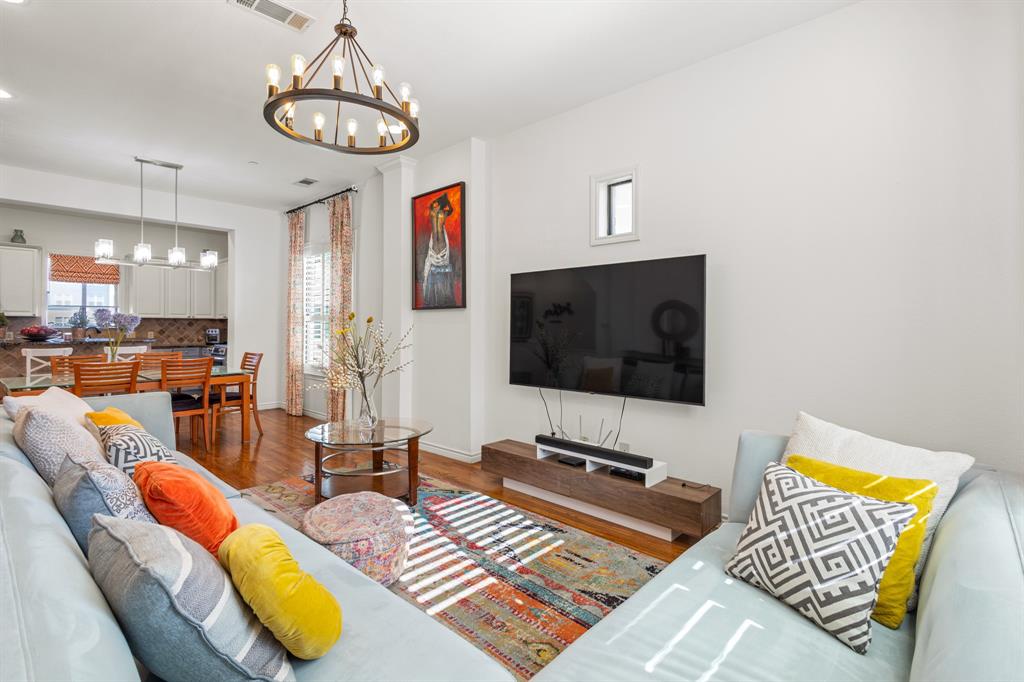 Citta Twnhms Condos - Residential