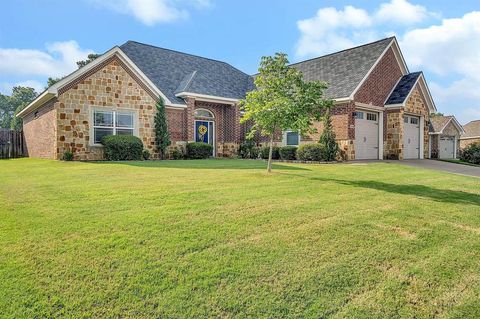 A home in Lindale