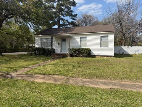 Photo of 301 Boyd Loop, Bonham, TX 75418 (MLS # 21224858)