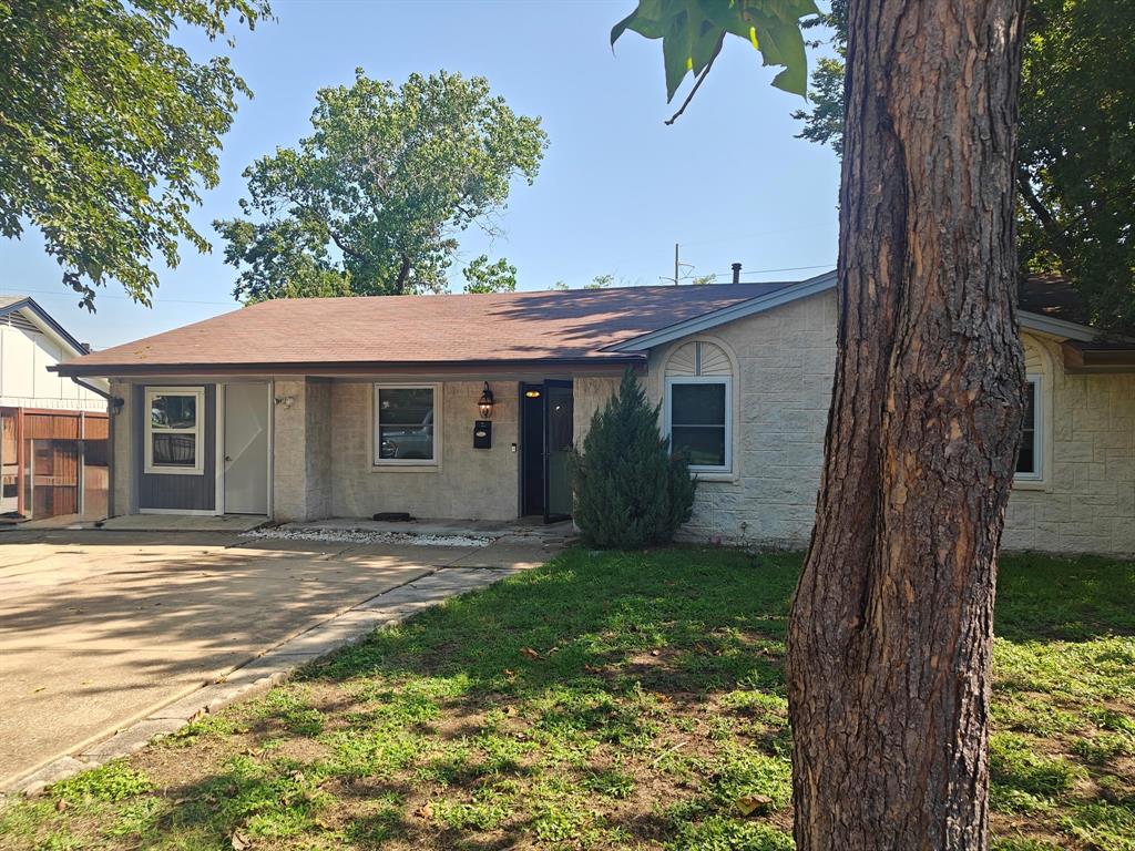 405 Sweetbriar Drive