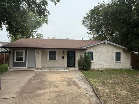 Photo of 405 Sweetbriar Drive, Lewisville, TX 75067 (MLS # 21112565)