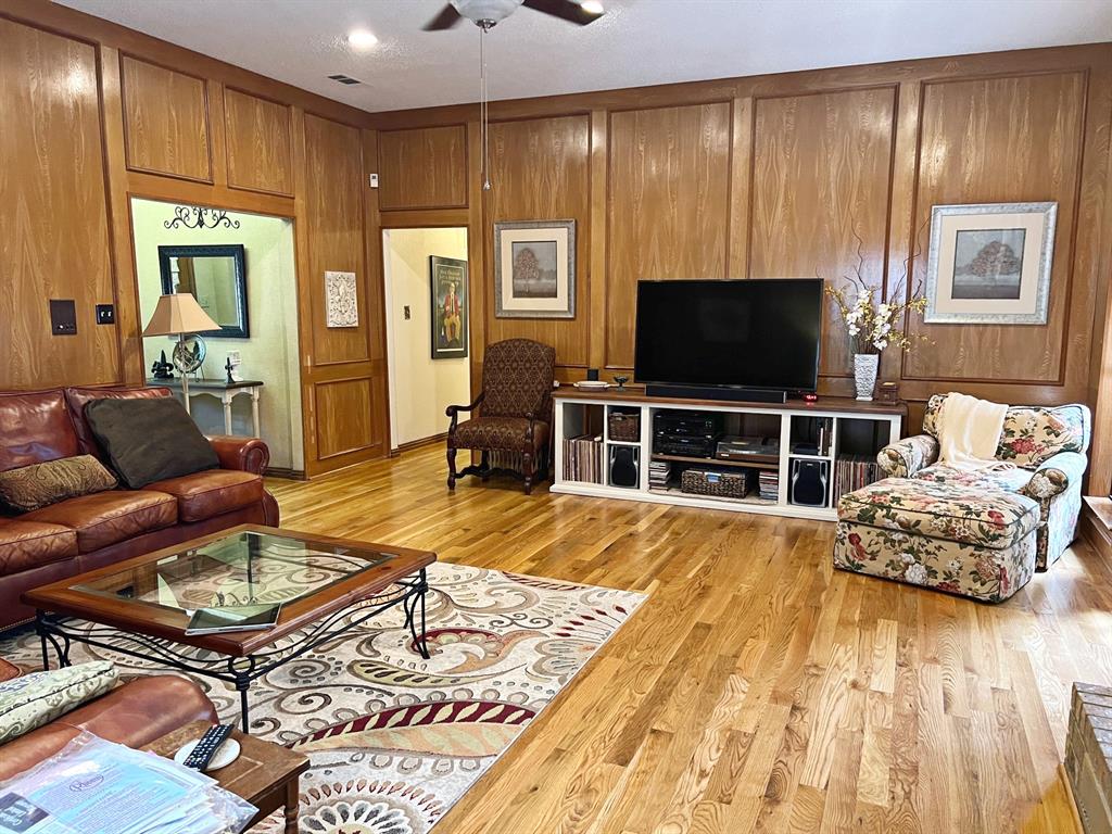 1601 Oak Creek Drive