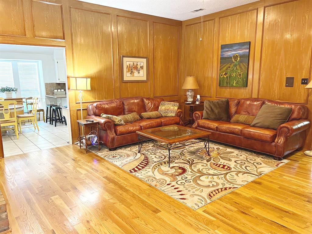 1601 Oak Creek Drive