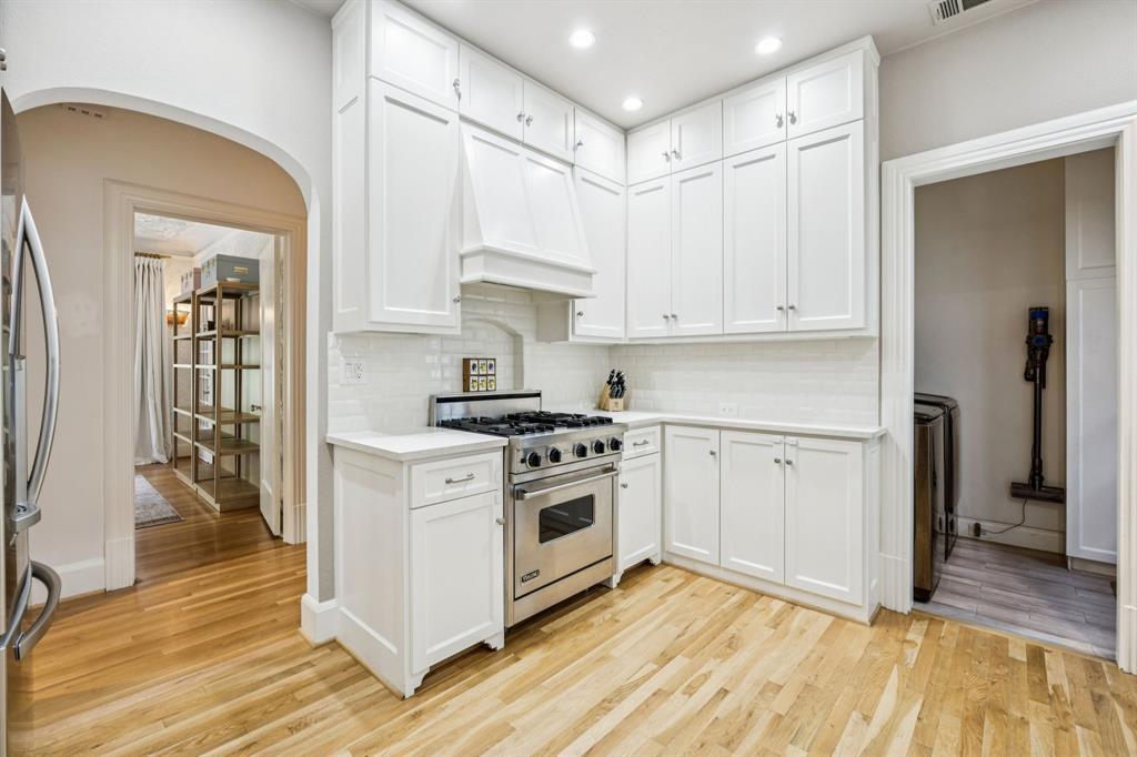 6006 Mercedes Avenue