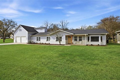 Tiny photo for 1234 Kiowa Drive W, Lake Kiowa, TX 76240 (MLS # 21187630)